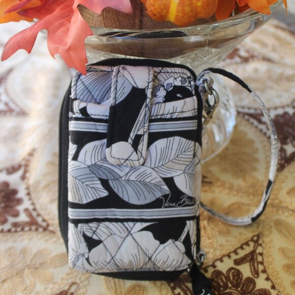 Vera Bradley Small Wristlet w/cardholder, slip for cash - Picture 1 of 7